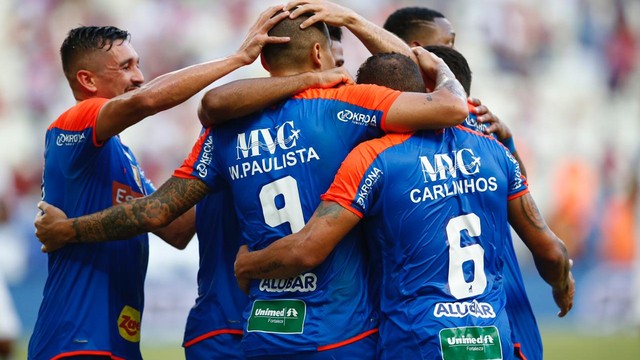 Jogadores do Fortaleza comemoram gol