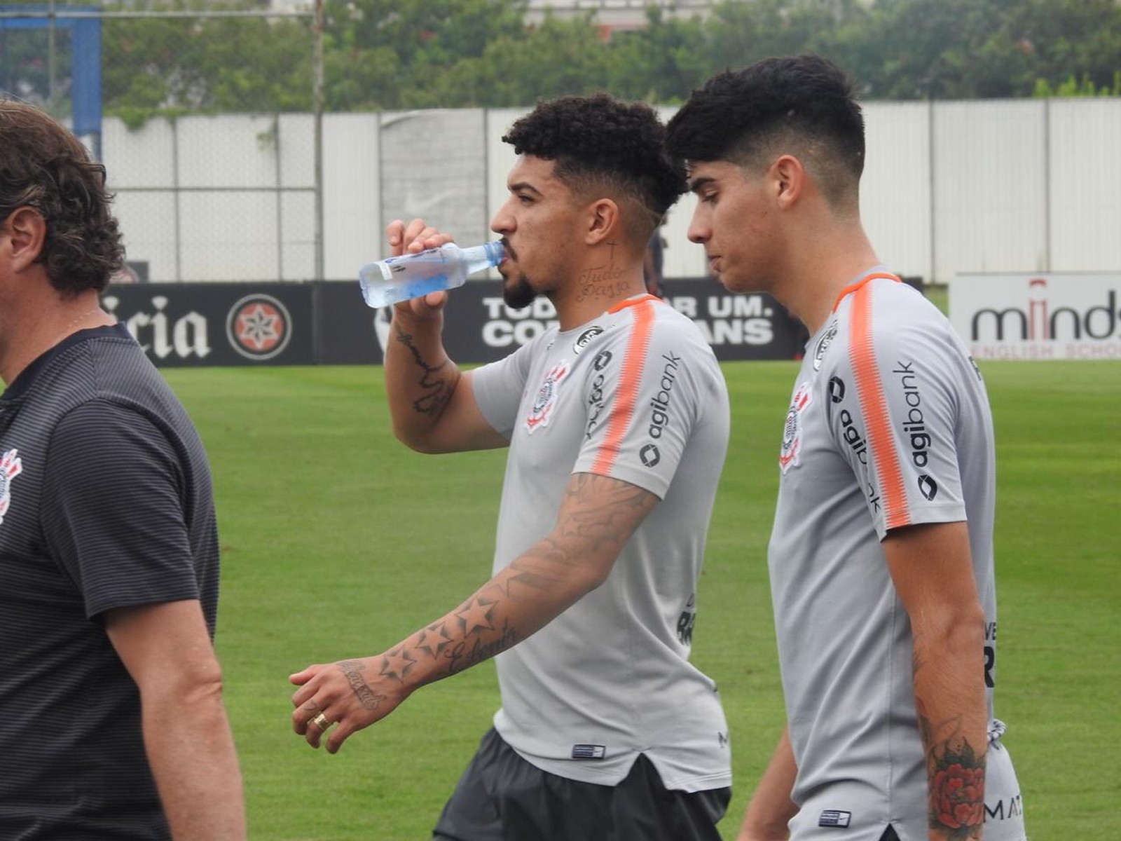 Cruzeiro x Corinthians: Douglas volta a treinar, e Jair Ventura promove coletivo entre reservas