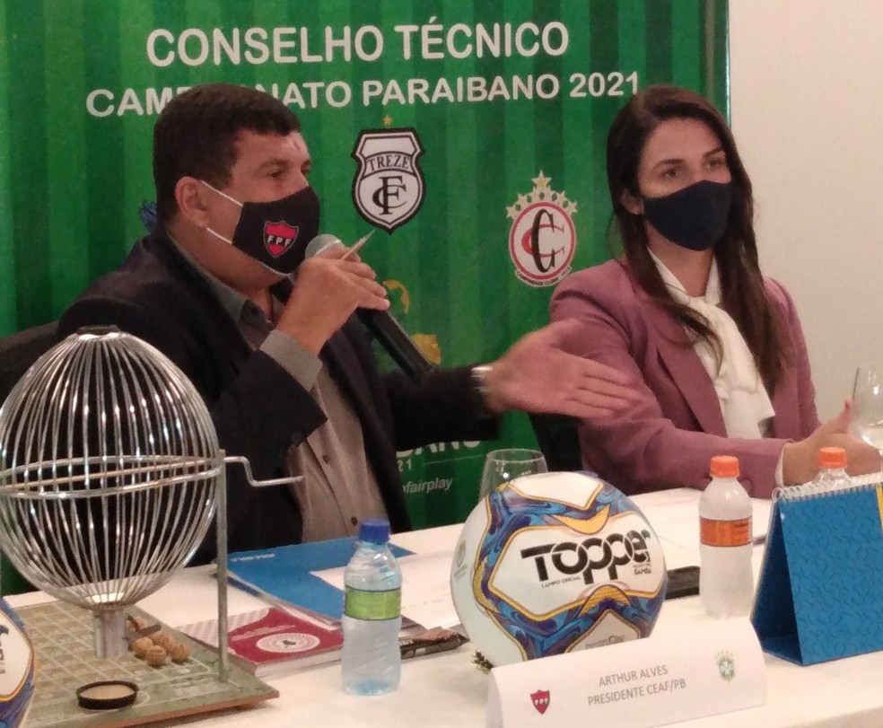 Arthur Alves, ao lado de Michelle Ramalho, antecipa alguns detalhes sobre o regulamento do Campeonato Paraibano � Foto: Expedito Madruga / ge