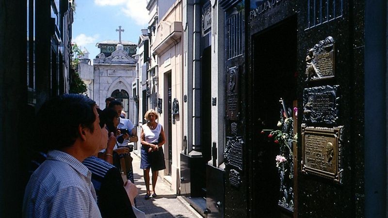 O túmulo de Evita Perón no cemitério da Recoleta (Foto: Getty Images via BBC News)