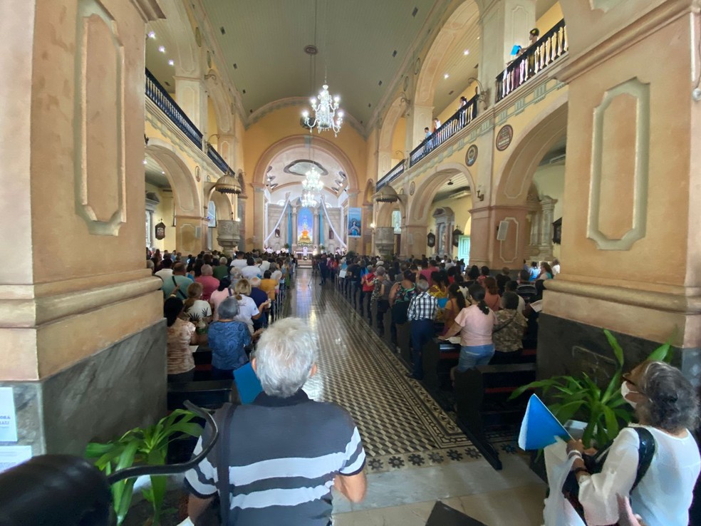 A primeira missa de Nossa Senhora da Conceição aconteceu às 7h, na Catedral Metropolitana de Manaus. — Foto: José Carlos Amorim/Rede Amazônica 