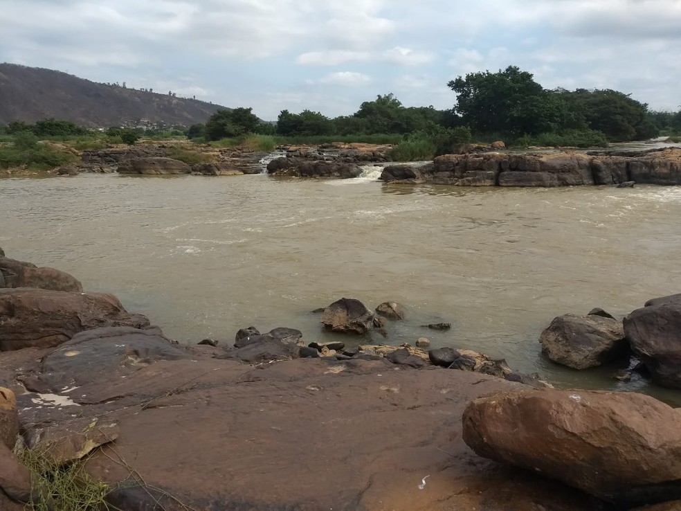 Três de quatro jovens que nadavam no rio Doce desapareceram em Aimorés (Foto: Alexandre Kapiche/InterTV dos Vales)