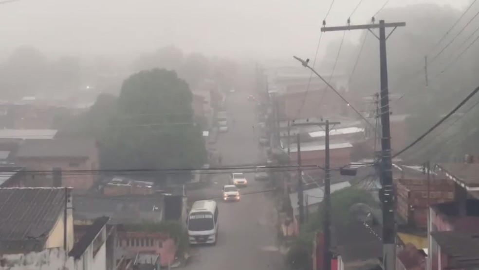 Manaus amanhece com forte neblina; veja FOTOS | Amazonas | G1