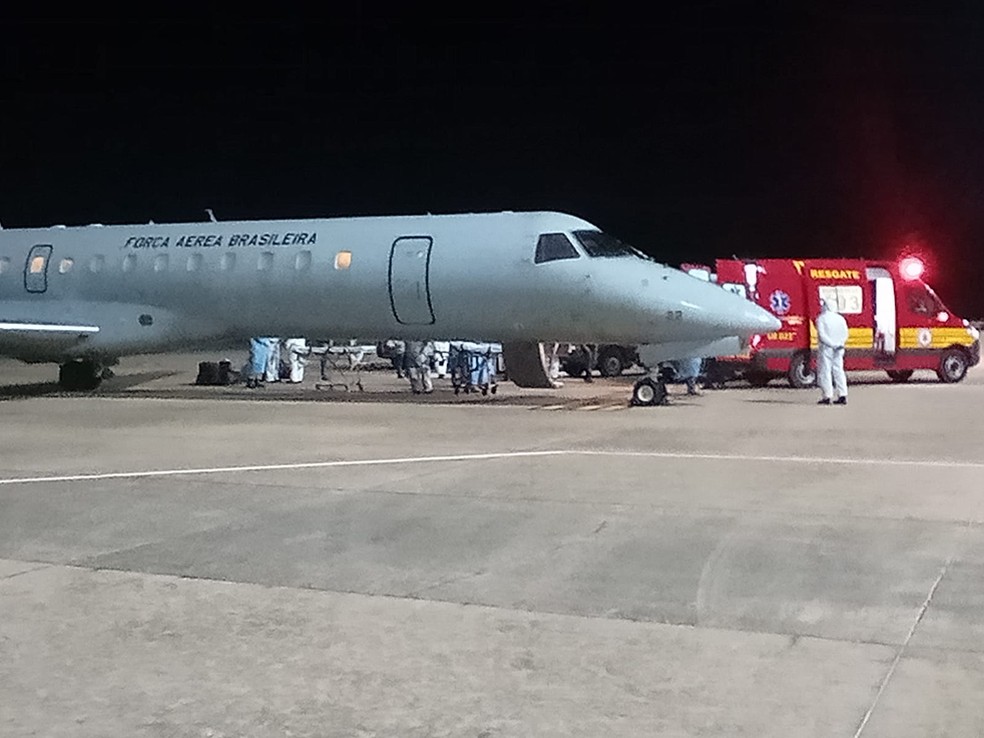 Pacientes do AM chegaram em Palmas em uma aeronave da Força Aérea Brasileira — Foto: Dock Júnior/Divulgação