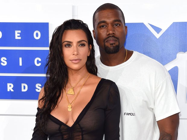 Kim kardashian e kanye West terão o terceiro filho por meio de barriga de alguel (Foto: Getty Images)