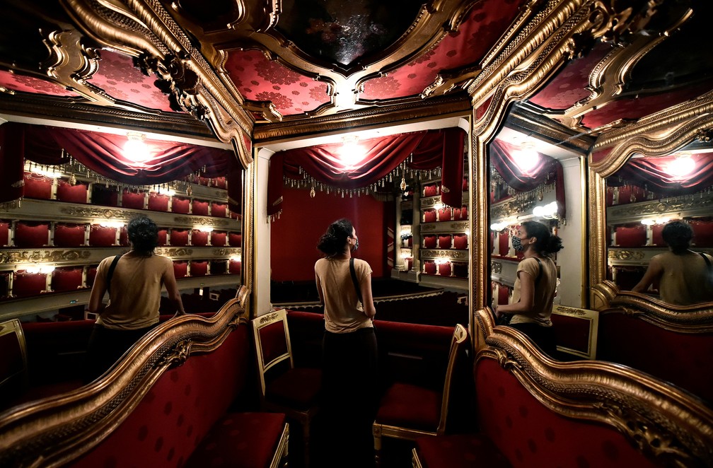 21 de junho - O teatro La Scala reabre ao público pela primeira vez desde o surto de coronavírus (COVID-19), em Milão — Foto: Flavio Lo Scalzo/Reuters