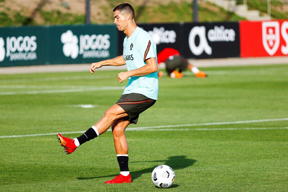 Cristiano Ronaldo testa positivo em meio a jogos da seleção portuguesa — Foto: Efe