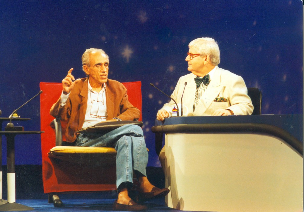 Jô Soares entrevista o sociólogo Herbert de Souza, o Betinho, durante seu programa no SBT, em São Paulo, em 1994 — Foto: WILSON MELO/ESTADÃO CONTEÚDO