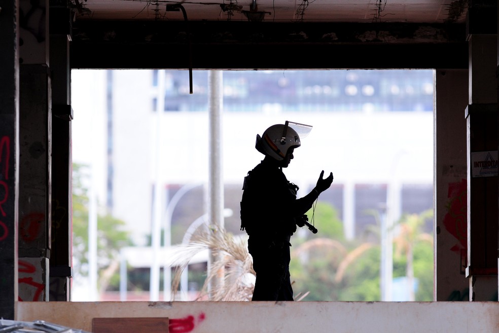 Policial em dia de operação (Foto: Pedro Ventura/Agência Brasília)