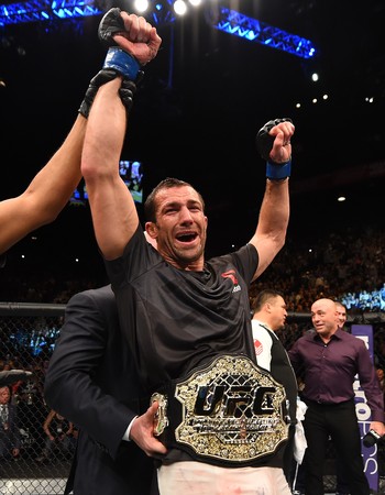 Luke Rockhold CINTURÃO UFC 194 (Foto: Getty Images)