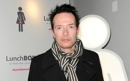 cantor scott weiland e encontrado morto em onibus durante turne quem quem news