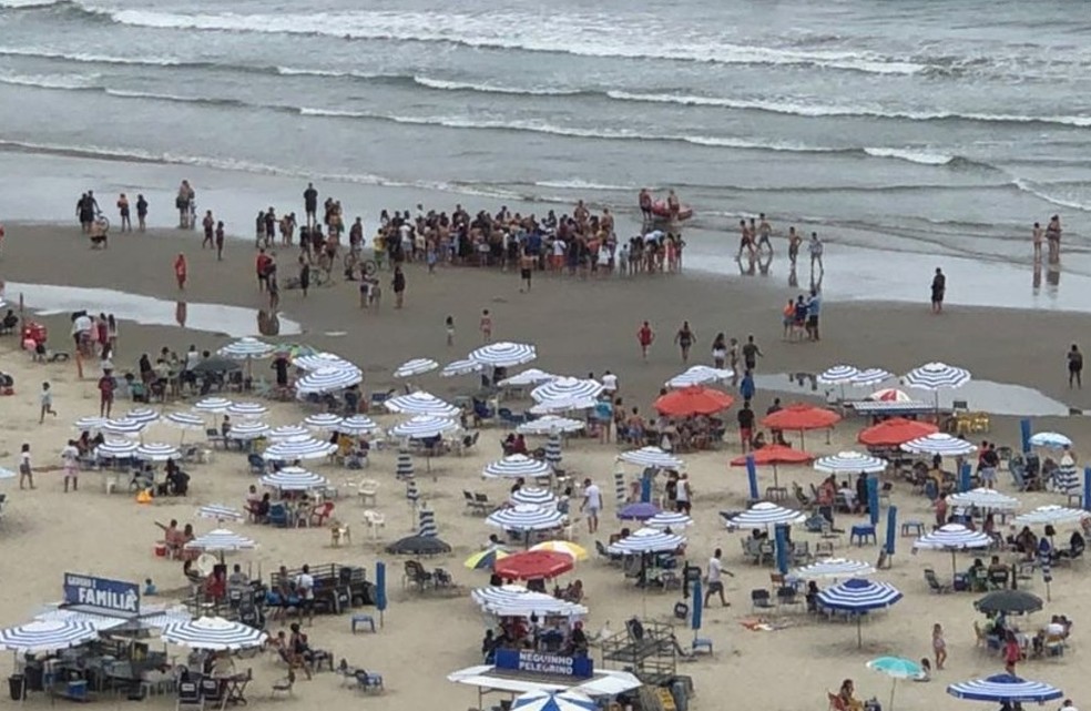Jovem sofre parada cardiorrespiratória e morre no mar em Praia Grande — Foto: Divulgação/Praia Grande Mil Grau