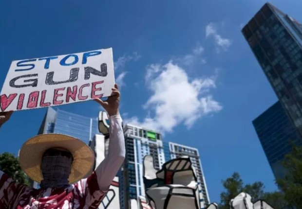 Protesto pedindo controle de armas nos EUA (Foto: GETTY IMAGES (via BBC))