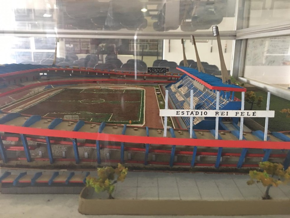 Maquete do Estádio Rei Pelé, Museu dos Esportes, na exposição do futebol alagoano — Foto: João Alvim/GloboEsporte.com