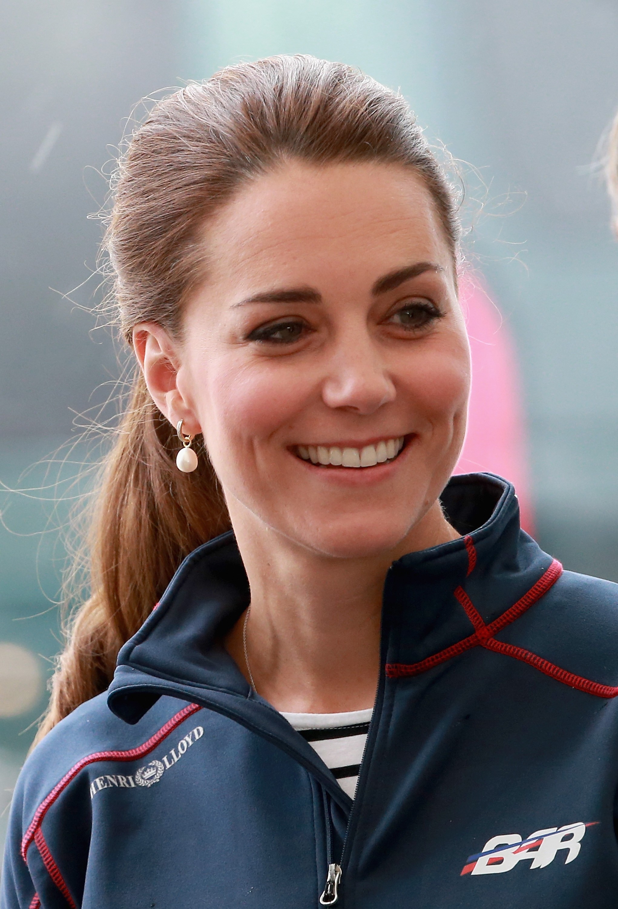 Close nos fios brancos de Kate Middleton (Foto: Getty Images)