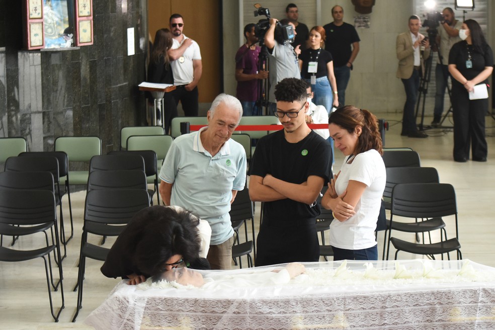 Familiares se despedem de Gal Costa — Foto: Leo Franco/AgNews