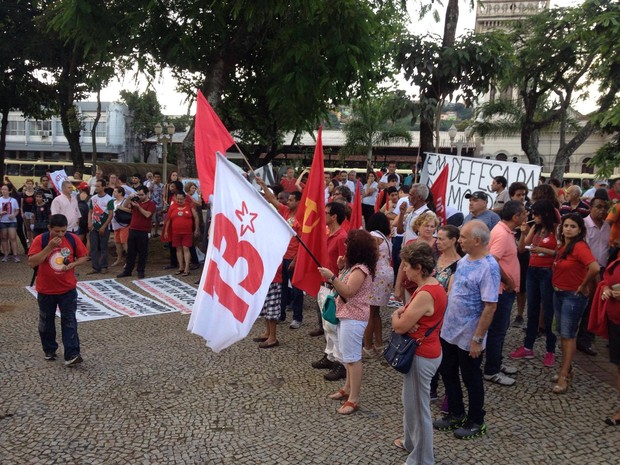 Manifestação pró-Dilma em Juiz de Fora (Foto: Rafael Antunes/G1)