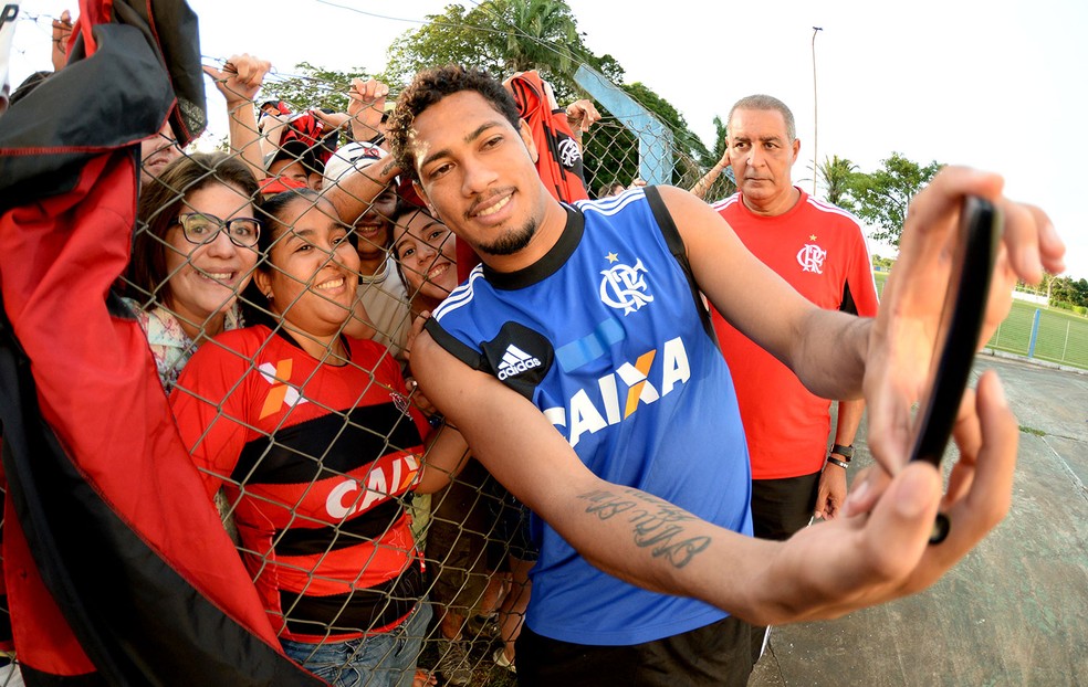 Hernane é um dos ídolos recentes da torcida do Flamengo — Foto: Alexandre Vidal / Fla Imagem