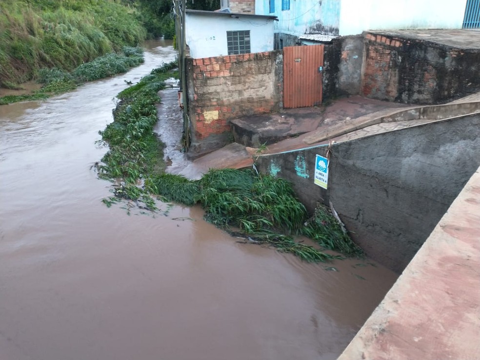 Tempestade alaga ruas e danifica rede elétrica em Itapeva — Foto: Guarda Civil Municipal/Divulgação