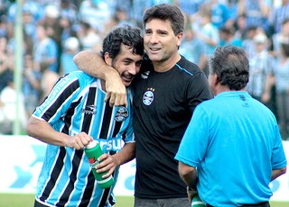 Afagos e cobranças: 1ª passagem de Douglas gerou amor e ira da torcida