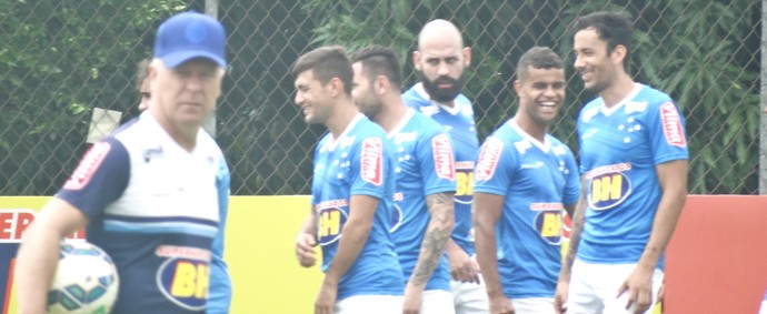 Golaços de falta de Willian arrancam aplausos de Fábio: Guardar pontaria