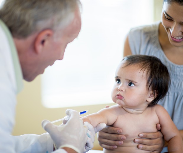 Vacina da gripe dá reação em bebê? (Foto: Getty Images)