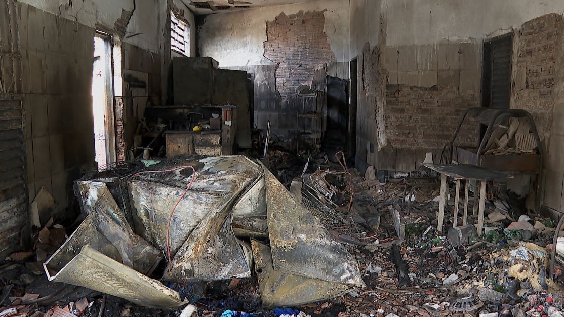 Bar é destruído após pegar fogo no Jardim Piratininga em Ribeirão Preto, SP