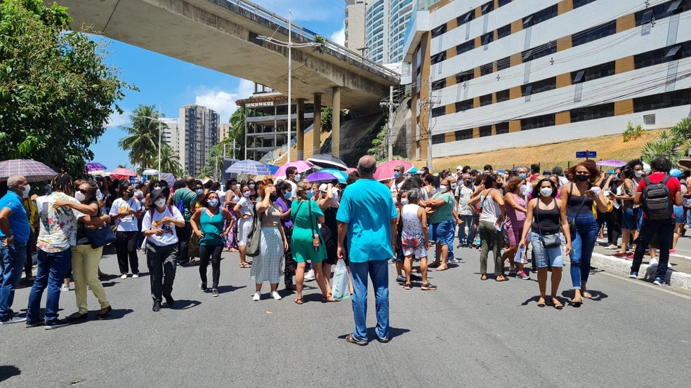 Professores da rede municipal de Salvador realizam manifestação em frente à  Secretaria da Educação | Bahia | G1