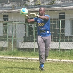 Com defesaça, goleiro do Tupi bate Grohe e Victor e é 1º vilão de 2015