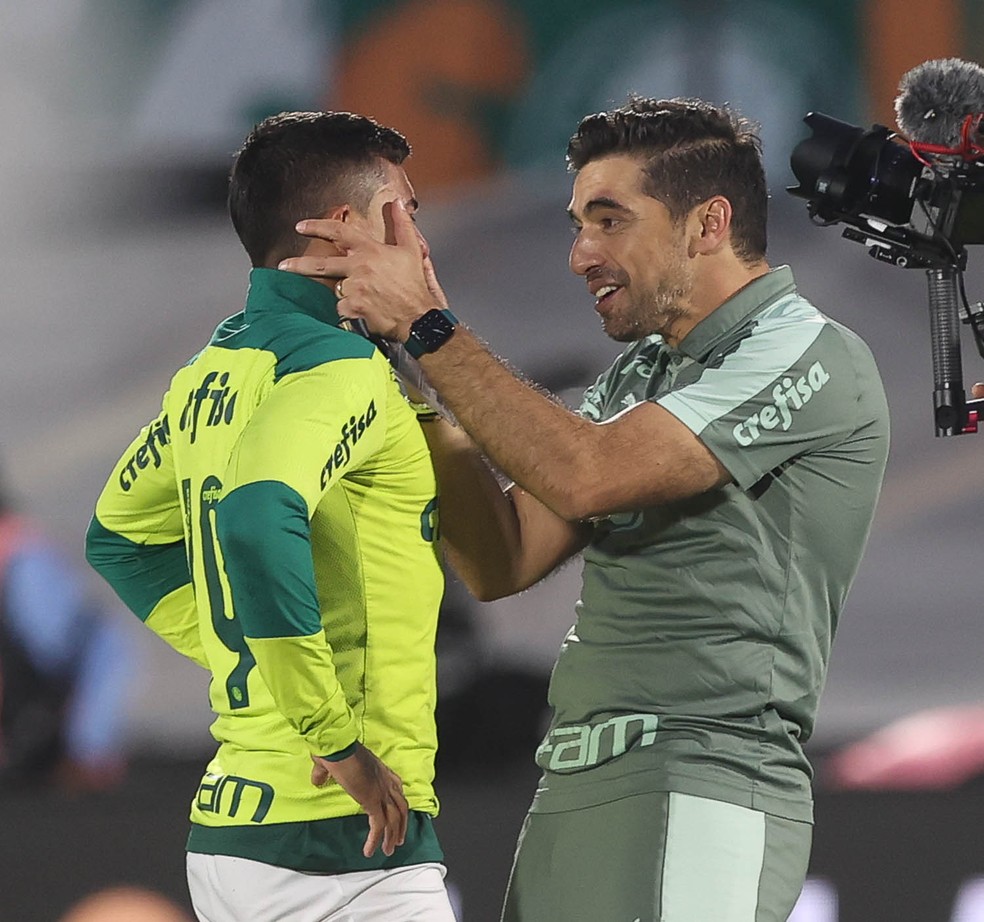Dudu e Abel Ferreira na comemoração do título do Palmeiras — Foto: Cesar Greco / Ag. Palmeiras
