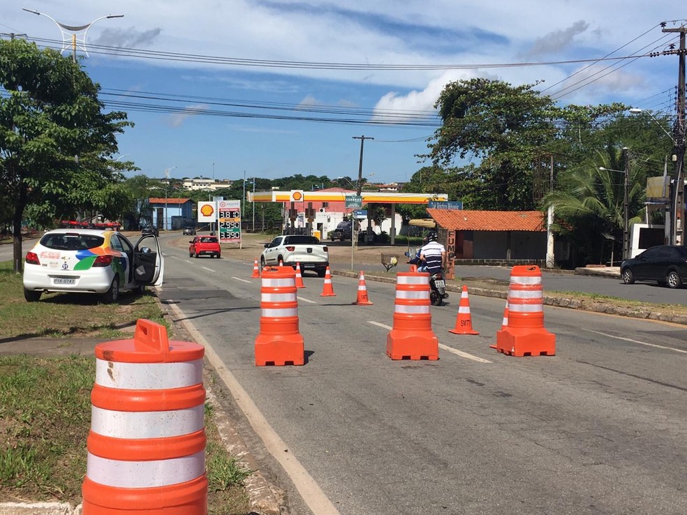 Avenida Daniel de la Touche, em São Luís, com bloqueio na manhã desta terça-feira (5) — Foto: Rafaelle Fróes/G1