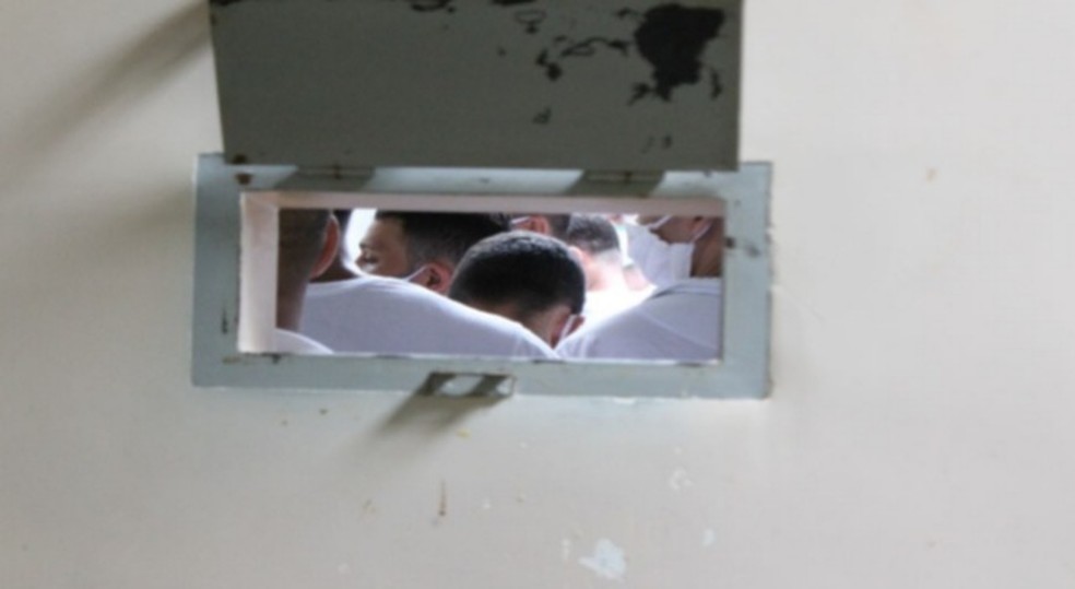 Presos dizem que agentes adotam métodos de tortura — Foto: Reprodução