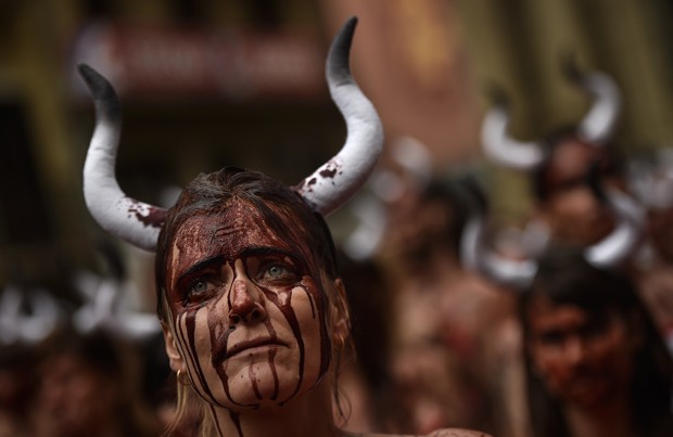 Power Pamplona Sou Um Carateca Correndo De Um Touro No Jogo Do