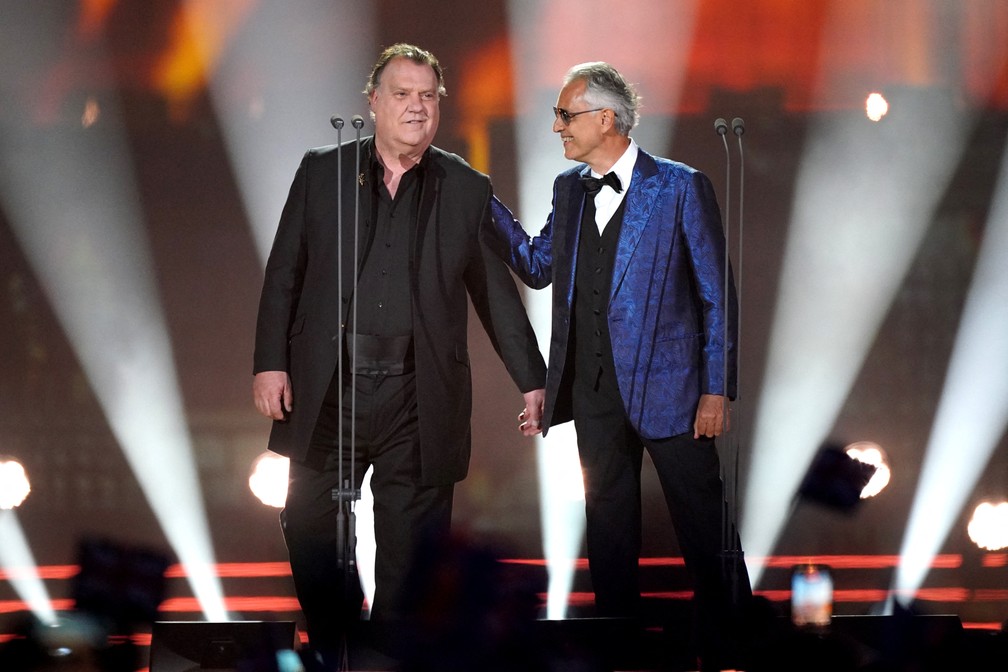 Bryn Terfel e Andrea Bocelli durante apresentação no show de coroação do Rei Charles III, em Londres, em 7 de maio de 2023 — Foto: Yui Mok/Pool via Reuters