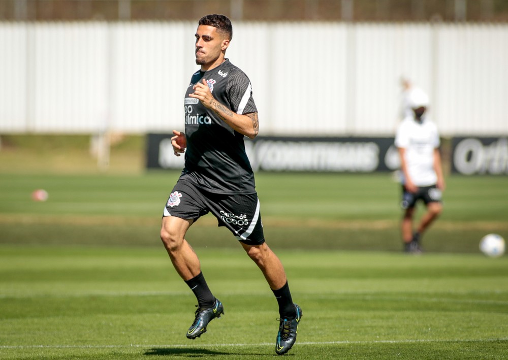 Gabriel se destaca e recupera espaço importante com Sylvinho no Corinthians 