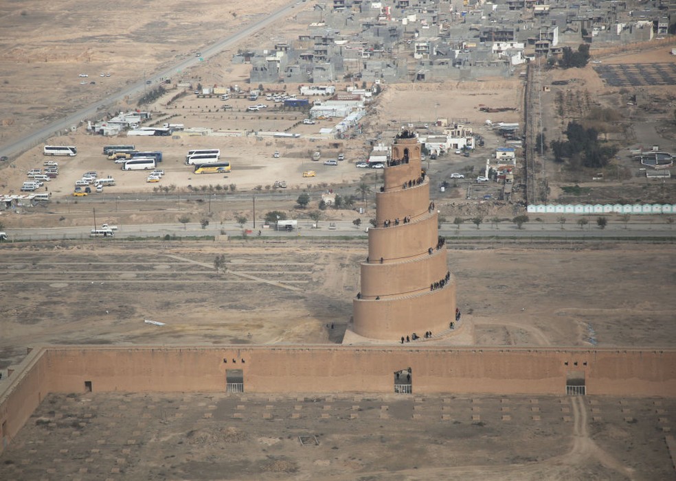 A grande Mesquita de Samarra está sendo engolida por tempestades de areia — Foto: Getty Images