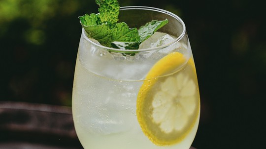 Caravella Spritz: drinque une limoncello, tônica e espumante