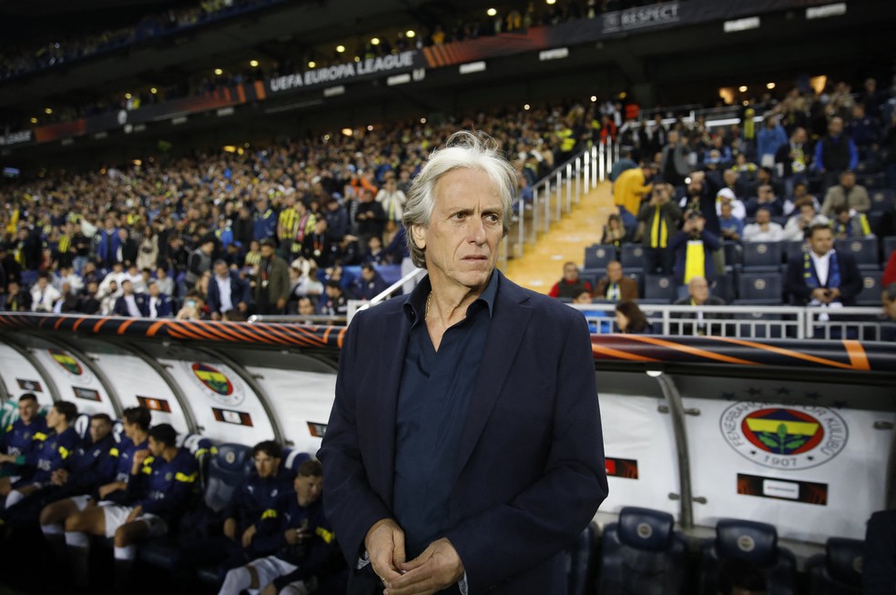 Jorge Jesus em a&ccedil;&atilde;o pelo Fenerbah&ccedil;e &mdash; Foto: REUTERS
