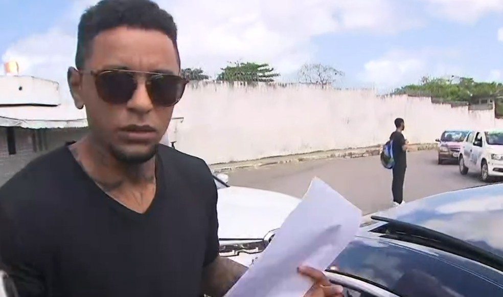 Iuri Sheik deixou a prisão em Salvador por volta das 12h30 desta segunda-feira — Foto: Reprodução/TV Bahia
