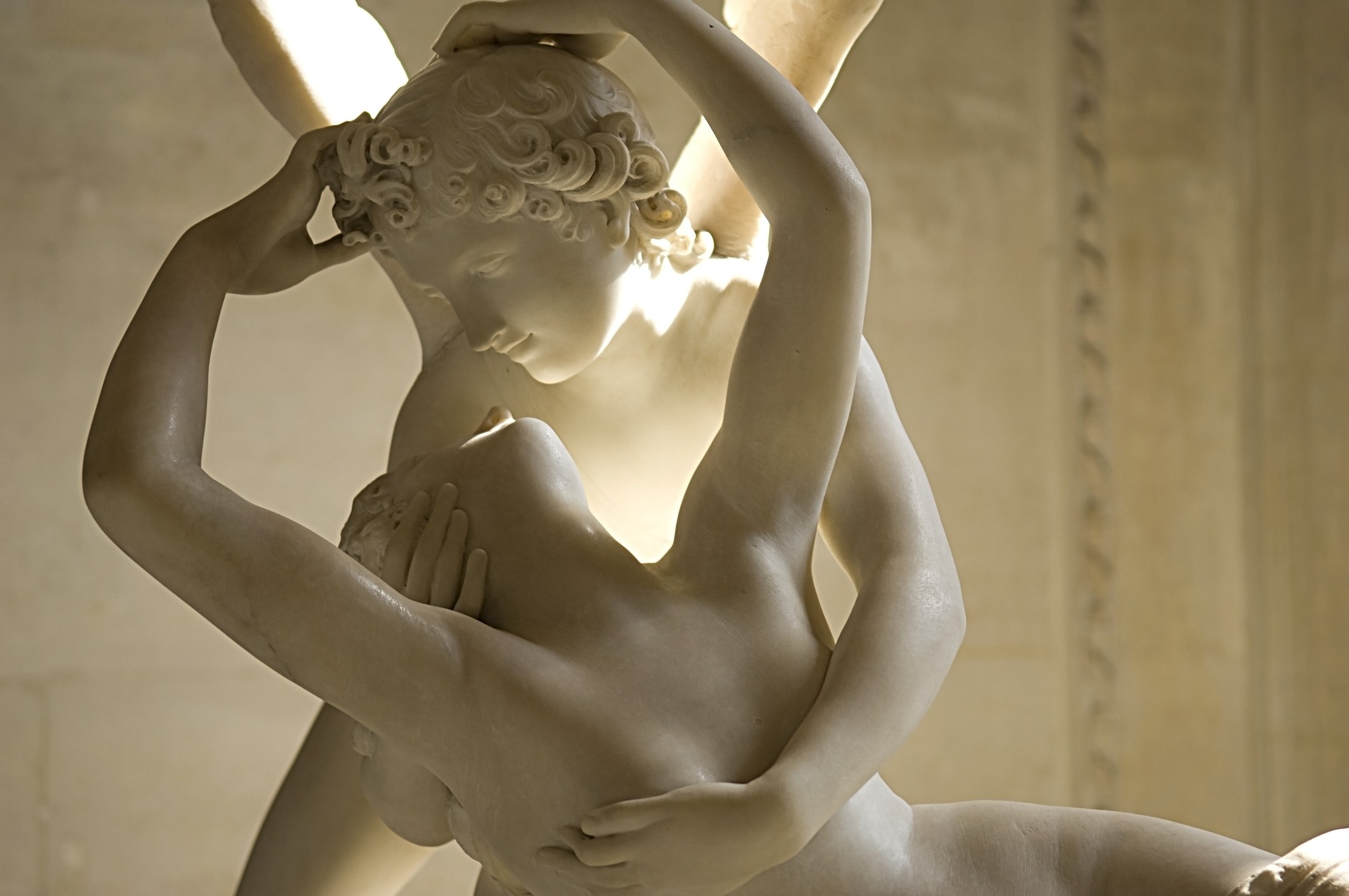 marble sculpture "Cupid and Psyche" by Antonio Canova, shows moment of awakening Psyche from the kiss of the god Cupid 1787 (Foto: Getty Images/iStockphoto)