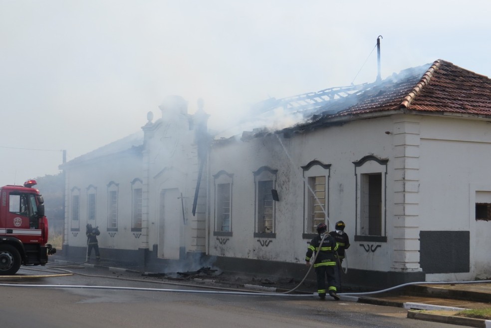 Incêndio atingiu antiga Estação Ferroviária de Presidente Epitácio — Foto: Orinho/Folha da Estância