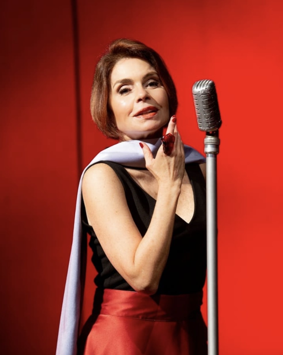 Françoise Forton em cena da peça 'Minha Vida Daria Um Bolero".  — Foto: Reprodução/Instagram