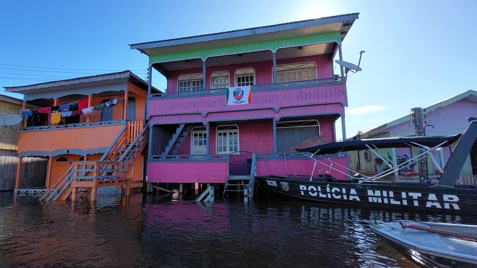 Delegacia do município precisou ser transferida para um prédio provisório.  — Foto: Reprodução/Rede Amazônica
