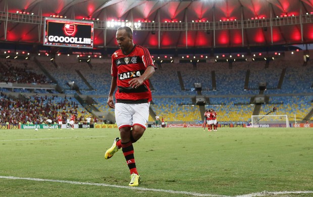 Jornalista questiona modelos de Fla e Flu no Maraca: A conta vai fechar?