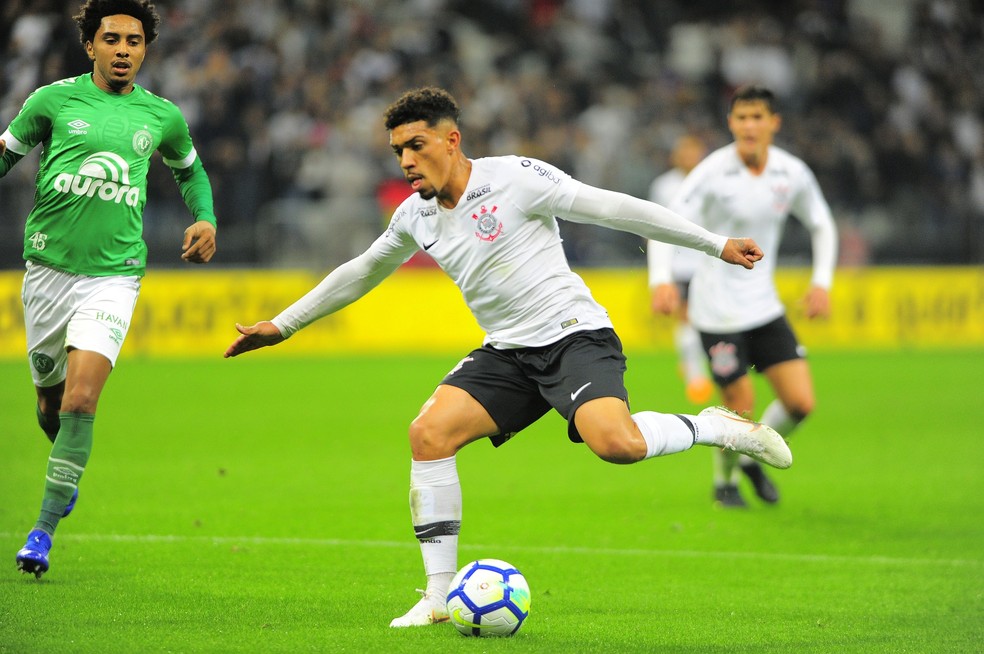 Douglas tamb&eacute;m jogou contra Chape pela Copa do Brasil &mdash; Foto: Marcos Ribolli