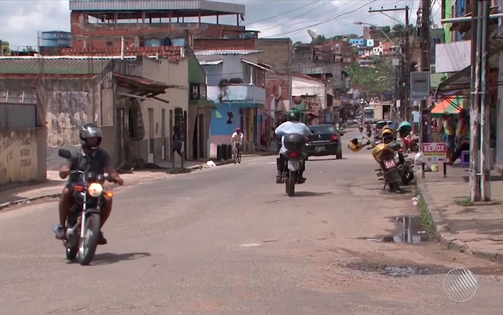 Treinador foi morto no cruzamento entre duas ruas de Itabuna, no sul da Bahia (Foto: Reprodução/TV Santa Cruz)