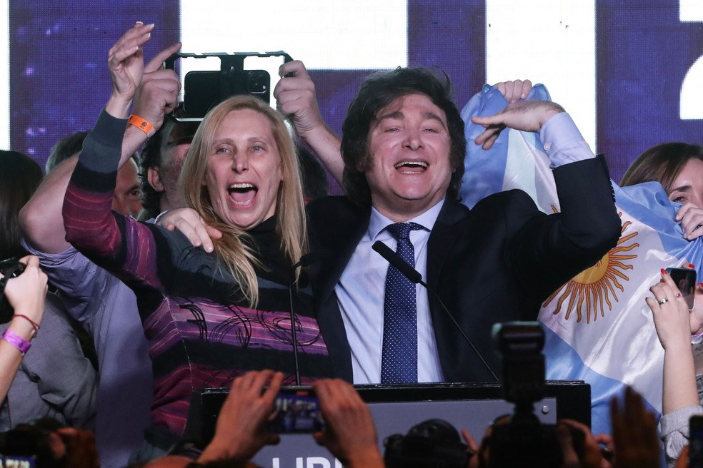 Javier Milei vence eleições primárias na Argentina — Foto: ALEJANDRO PAGNI / AFP