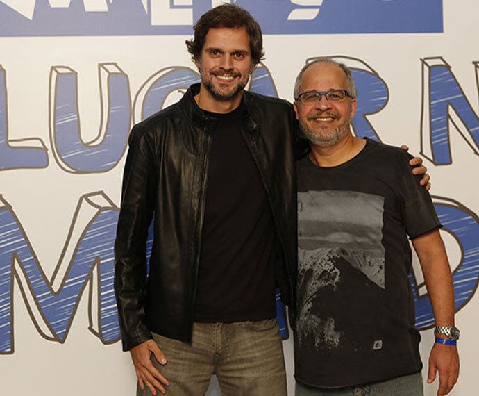 O diretor Leonardo Nogueira posa com o autor Emanuel Jacobina (Foto: Ellen Soares / Gshow)