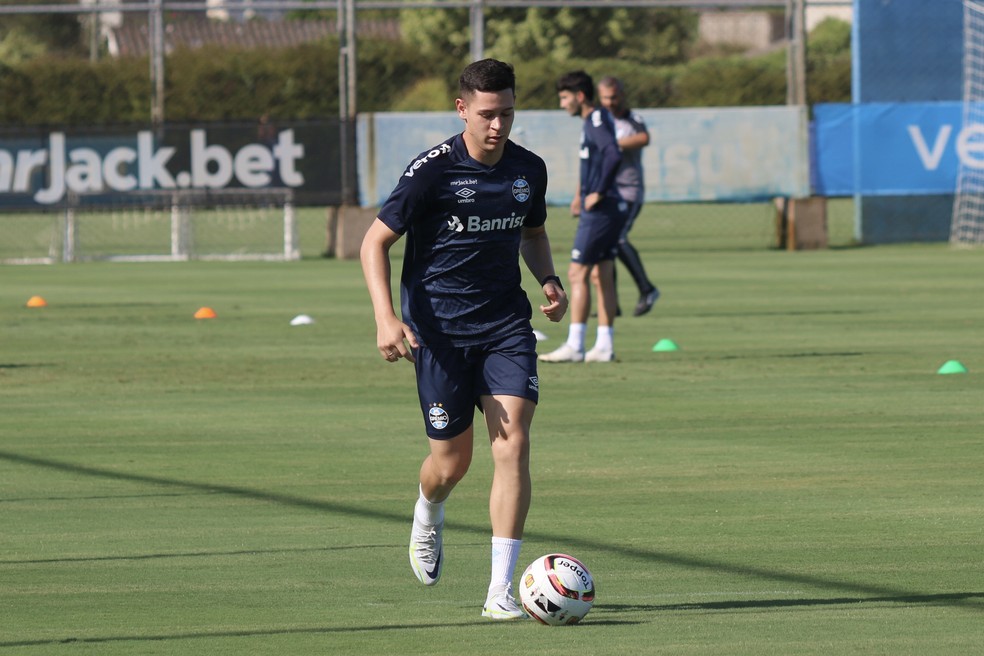 Grêmio tem apenas dois zagueiros à disposição para encarar o São Luiz e espera volta de Natã