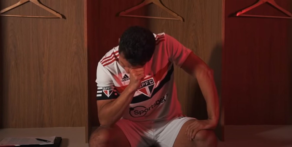 Aos prantos, Hernanes lista momentos marcantes e define o São Paulo: 